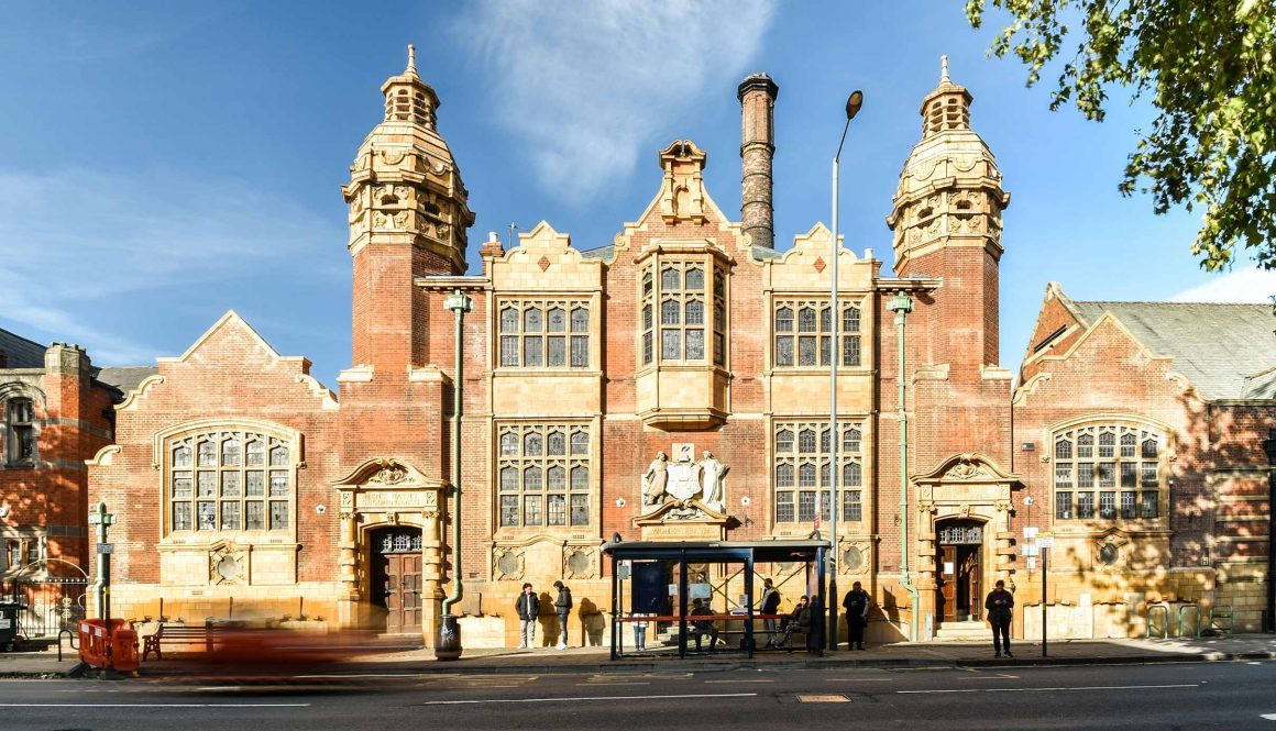 Diving-in-Moseley-Road-Baths