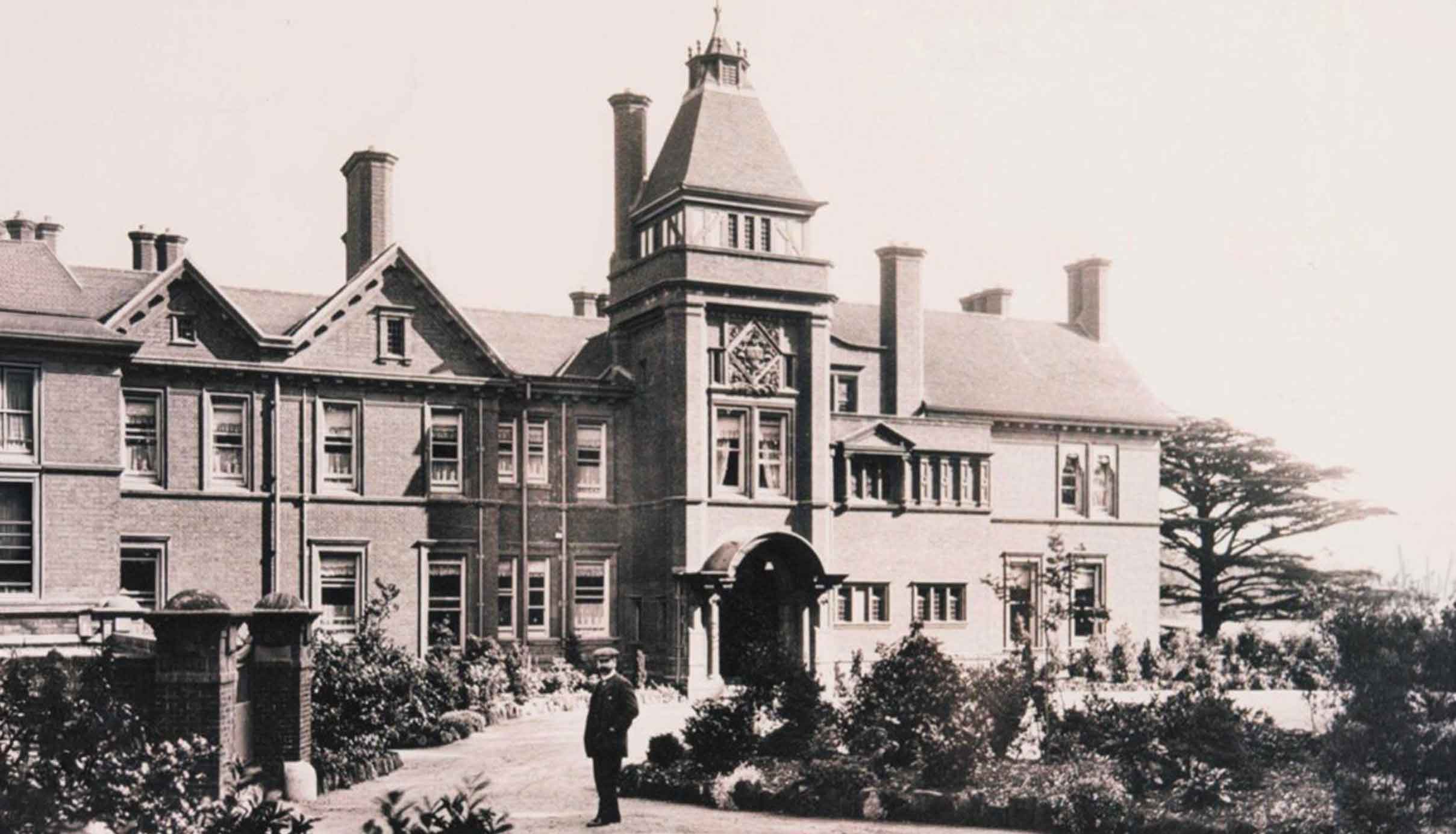 Moor-Hall-site-walk